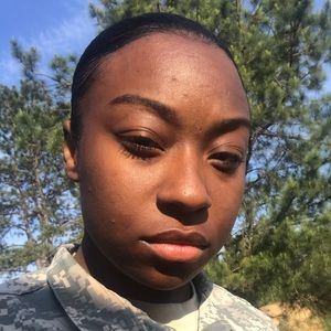 Meet your Posher, Lakeisha